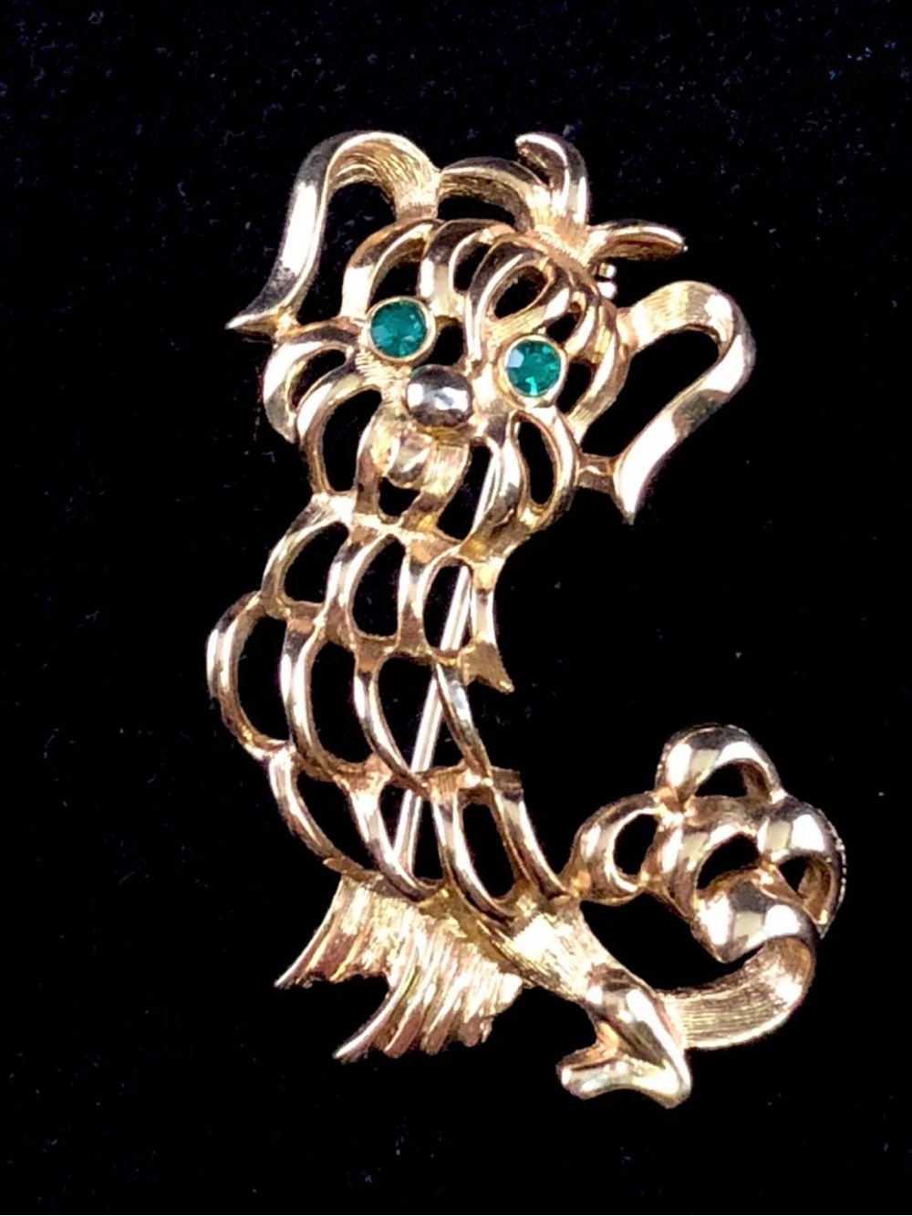 Avon Gold Tone Pekinese Dog Brooch with Green Rhinestone Eyes